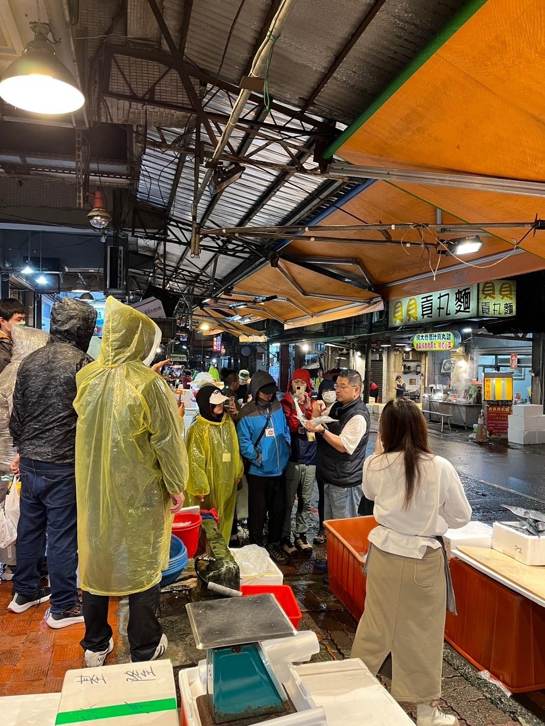 行抵崁仔頂魚市夜讀夜導-黃之暘陳顥樺